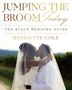 „JUMPING THE BROOM Today“, „THE BLACK WEDDING PLANNER“, „HARRIETTE COLE“. Ein Paar umarmt sich unter einem Schleier., Buch