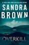 "Sandra Brown, Overkill, A Novel." Zeigt Berglandschaft mit Haus, Nebel und Gesicht am Himmel., Buch