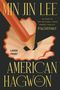 „MIN JIN LEE, AMERICAN HAGWON, A NOVEL.“ Ein gespitzter Bleistift in Holzspänen.