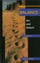 „BALANCE: Art and Nature“. New Edition. John K. Grande. Fußspuren im Sand führen zu Felsformationen im Hintergrund., Buch