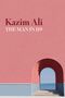 „Kazim Ali: The Man in 119“. Rosa Wand, blauer Streifen unten, gewölbter Durchgang, Blick auf das Meer., Buch