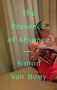 "The Presence of Absence, a novel, Simon Van Booy." Eine Frau sitzt auf einem Sofa und liest ein Magazin.