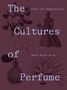 "The Cultures of Perfume", "Scents that Shaped History", "Saskia Wilson-Brown". Pflanze, Flasche und historische Figur.