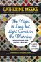„The Night is Long but Light Comes in the Morning: Meditations for Racial Healing.“ Buntes Quilt-Muster im Hintergrund., Buch