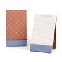 Linker Block: "Little Reminders" diagonal, kariert. Rechter Block: "Little Reminders", liniertes Notizbuch. Blau-braunes Design.