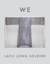 Oben steht "WE", unten "LAYLI LONG SOLDIER". In der Mitte ist ein kunstvolles Gewand mit langen Fransen abgebildet., Buch