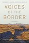 "Voices of the Border, Second Edition." Eine Landschaft mit einem Grenzzaun erstreckt sich vor einer Bergkulisse.