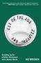 Der Text „GET ON THE JOB AND ORGANIZE“ steht auf einem Kaffeedeckel. Unten steht „Standing Up for a Better Workplace and a Better World“ und „Jaz Brisack“ auf grünem Hintergrund., Buch
