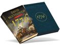 Auf einem Buch steht: DAVID MCCULLOUGH 1776 A COLLECTOR'S EDITION. Ein Gemälde von Reitern ziert den Umschlag.