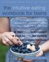 "The intuitive eating workbook for teens" steht oben, darunter Tipps. Im Hintergrund hält eine Person eine Schale mit Heidelbeeren.