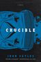 Text: "CRUCIBLE", "A NOVEL", "JOHN SAYLES". Oben Gebäude und viele Maschinen, unten rote Schneelandschaft mit Auto und Person.