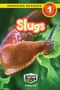Text: "ENGAGING READERS", "Slugs", "LEVEL 1", "Backyard Bugs", "Ashley Lee". Ein Bild einer Nacktschnecke auf einem Blatt., Buch