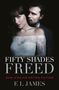 Text: "Fifty Shades Freed: Now a major motion picture. E L James." Ein Mann umarmt eine Frau in einem Spitzenkleid, beide schauen intensiv.