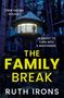 "THEIR DREAM HOLIDAY IS ABOUT TO TURN INTO A NIGHTMARE. THE FAMILY BREAK RUTH IRONS." Baumhaus in dunklem Wald., Buch