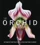 "The Orchid: Intimate Portraits of a Fascinating Flower." Detailreiches Bild einer Orchidee vor schwarzem Hintergrund.