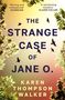 „The Strange Case of Jane O.“ von Karen Thompson Walker, Zitate von Guardian und Claire Fuller. Vögel fliegen zwischen Blättern., Buch