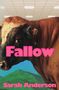 "Fallow" und "Sarah Anderson" in rosa Schrift. Eine Kuh im Vordergrund, mit Bergen im Hintergrund und Bienen um sie herum., Buch