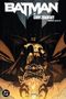 „BATMAN BY CHIP ZDARSKY OMNIBUS VOLUME TWO.“ Illustration von Batman oben auf einem Wasserspeier., Buch