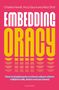 Text: Charles Hewitt, Amy Gaunt and Alice Stott. EMBEDDING ORACY. How to implement a school culture where children talk, listen and are heard. Logo von Bloomsbury. Pinker Hintergrund, weiß-gelbe Schrift., Buch