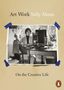 "Art Work Sally Mann: On the Creative Life" steht voran. Eine Frau sitzt rauchend an einem Tisch mit einer Kamera., Buch