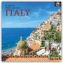 16-Month 2026 Calendar: ITALY. Küstendorf mit bunten Häusern auf einem Hügel über dem blauen Meer.