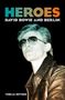 Text oben: "HEROES DAVID BOWIE AND BERLIN". Unten: "TOBIAS RÜTHER". Abgebildet ist eine Person mit Sonnenbrille und Lederjacke., Buch