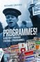"PROGRAMMES! A HISTORY THROUGH FOOTBALL PROGRAMMES" zeigt einen Mann in Uniform, der Programme hochhält, mit diversen Fußballprogrammen darunter., Buch