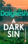 Text: "THE MULTI-MILLION COPY BESTSELLER J.M. Dalgliesh A DARK SIN A Norfolk Mystery". Hintergrund: Wald und Farn im Nebel., Buch