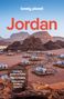 "Insider's guide to Petra; Dive in Aqaba; Venture into Jordan’s deserts." Glaskuppeln in roter Wüstenlandschaft, Berge im Hintergrund., Buch
