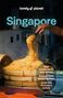 Titel: "Singapore". Highlights: "Best hawker centre experiences", "Explore artsy Kampong Glam", "Delve into Peranakan culture". Eine Hand serviert Nudeln., Buch