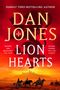 „SUNDAY TIMES BESTSELLING AUTHOR DAN JONES LION HEARTS“. Illustration: Reiter vor einer Burg in roter Landschaft., Buch