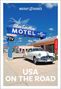 "INSIGHT GUIDES", "Blue Swallow Motel", "100% REFRIGERATED AIR", "TV", "USA ON THE ROAD"; Klassisches Auto vor Motel.
