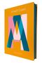 „Amalfi Coast“ und „Voyage Collection“. Ein Buch mit gelbem Einband und einem großen, bunten „M“., Buch