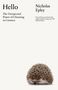"Hello: The Unexpected Power of Choosing to Connect" von Nicholas Epley. Ein Igel liegt zusammengerollt., Buch