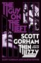 "THE GUY ON THE LEFT" und "SCOTT GORHAM THIN LIZZY" in lila Schrift. Fotos von Musikern in schmalen Streifen integriert., Buch