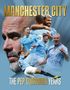 "Manchester City - The Pep Guardiola Years" über Bildern von jubelnden Fußballspielern auf blauem Hintergrund., Buch