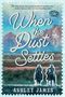 Texte: "When the Dust Settles" und "Ashley James". Illustration von zwei Reitern vor einer Bergkulisse im Sonnenuntergang., Buch
