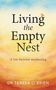 Text: „Living the Empty Nest. A life beyond mothering. Dr Teresa O'Brien.“ Hintergrund in warmen Farbverläufen, Vogel oben.