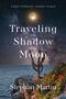 "A Deep Cosmology Journey in Baja" und "Traveling in the Shadow of the Moon" sind sichtbar über einem Meer mit Kakteen und Sternenhimmel., Buch