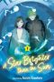 „A Star Brighter than the Sun“, Band 8 von Kazune Kawahara. Zwei lächelnde Personen im Hintergrund, umgeben von Quallen., Buch