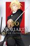 "20 Moriarty the Patriot" vor rotem Hintergrund. Illustration eines blonden Mannes im Anzug mit Schwert., Buch