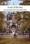 "Soul of Berlin: Die Geheimtipps der Berliner" steht oben. Eine Person fährt Fahrrad vor einem großen, historischen Gebäude., Buch