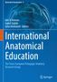 "International Anatomical Education" steht in großer Schrift. Ein blauer Hintergrund mit anatomischer Illustration., Buch