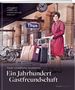 „Ein Jahrhundert Gastfreundschaft. 100 Jahre Thun-Thunersee Tourismus.“ Frau in Mantel mit Gepäckwagen am Bahnhof Thun., Buch