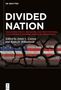 Oben steht "DE GRUYTER". Darunter "DIVIDED NATION". Unten ein zerrissenes Bild der US-Flagge., Buch