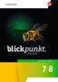 Text: "blickpunkt. BIOLOGIE. Arbeitsbuch Basis 7/8." Eine Biene auf schwarzem Hintergrund mit grünen Pflanzen., Buch