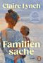 „Claire Lynch. Familiensache.“ Ein gemaltes Bild zeigt zwei Personen von hinten am Meer, darunter ein Pinguin-Logo., Buch