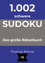 Text: "1.002 schwere SUDOKU Das große Rätselbuch Thomas Röhrer TR". Design mit blauem und grauem Hintergrund., Buch
