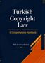 Text: "Turkish Copyright Law: A Comprehensive Handbook" von Prof. Dr. Savas Bozbel. Design: Dunkelblau mit orange Akzenten., Buch
