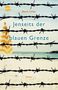 Titel: "Jenseits der blauen Grenze". Ein Strand mit einem Sonnenschirm, durch Stacheldraht getrennt., Buch